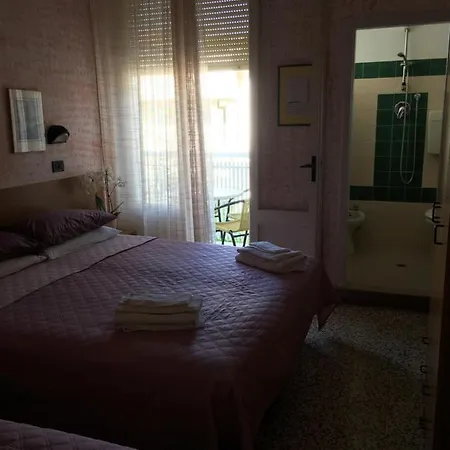 Albergo Rondine Ξενοδοχείο *